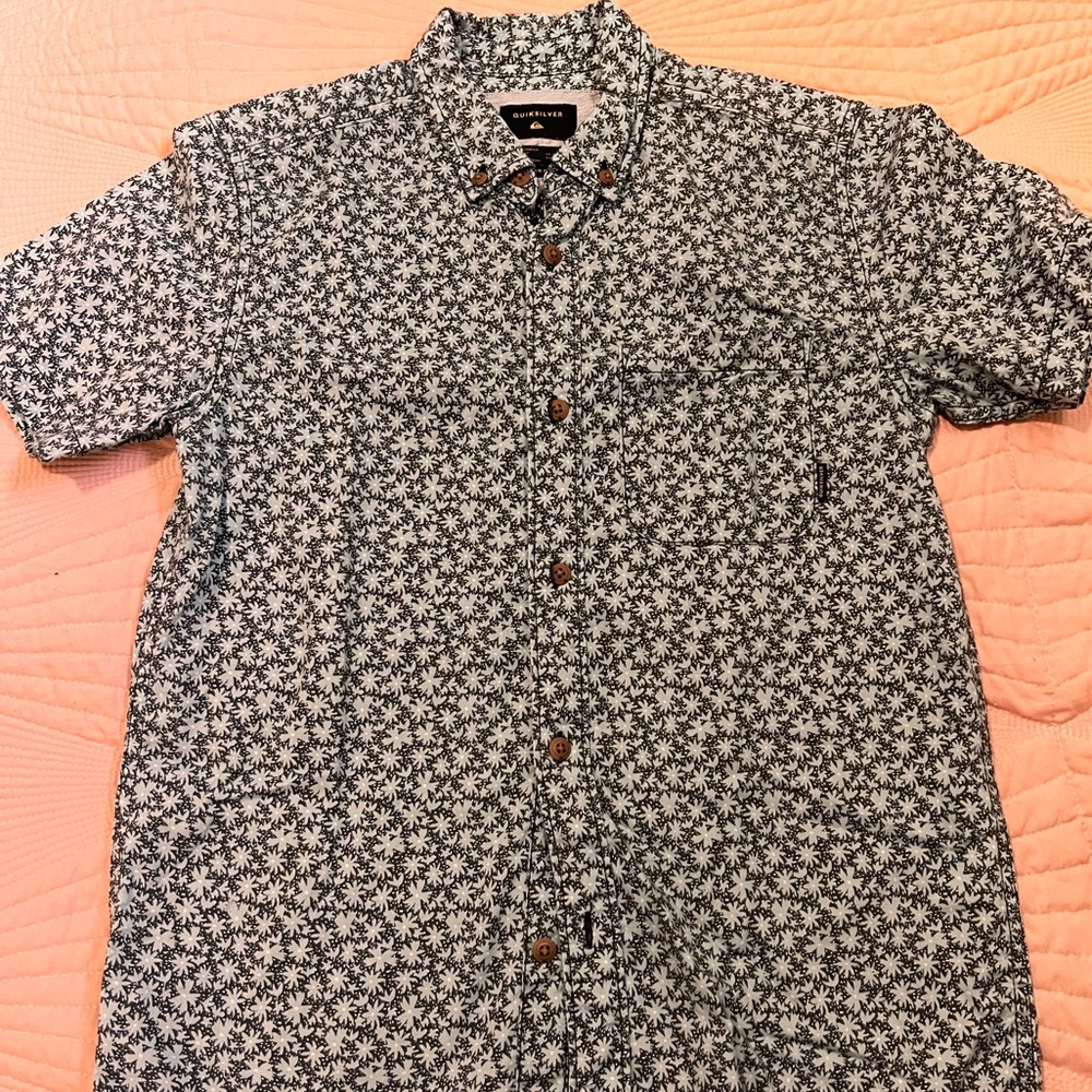 Quicksilver Polo for kids US size is M/M/M and for EU/AUS:12